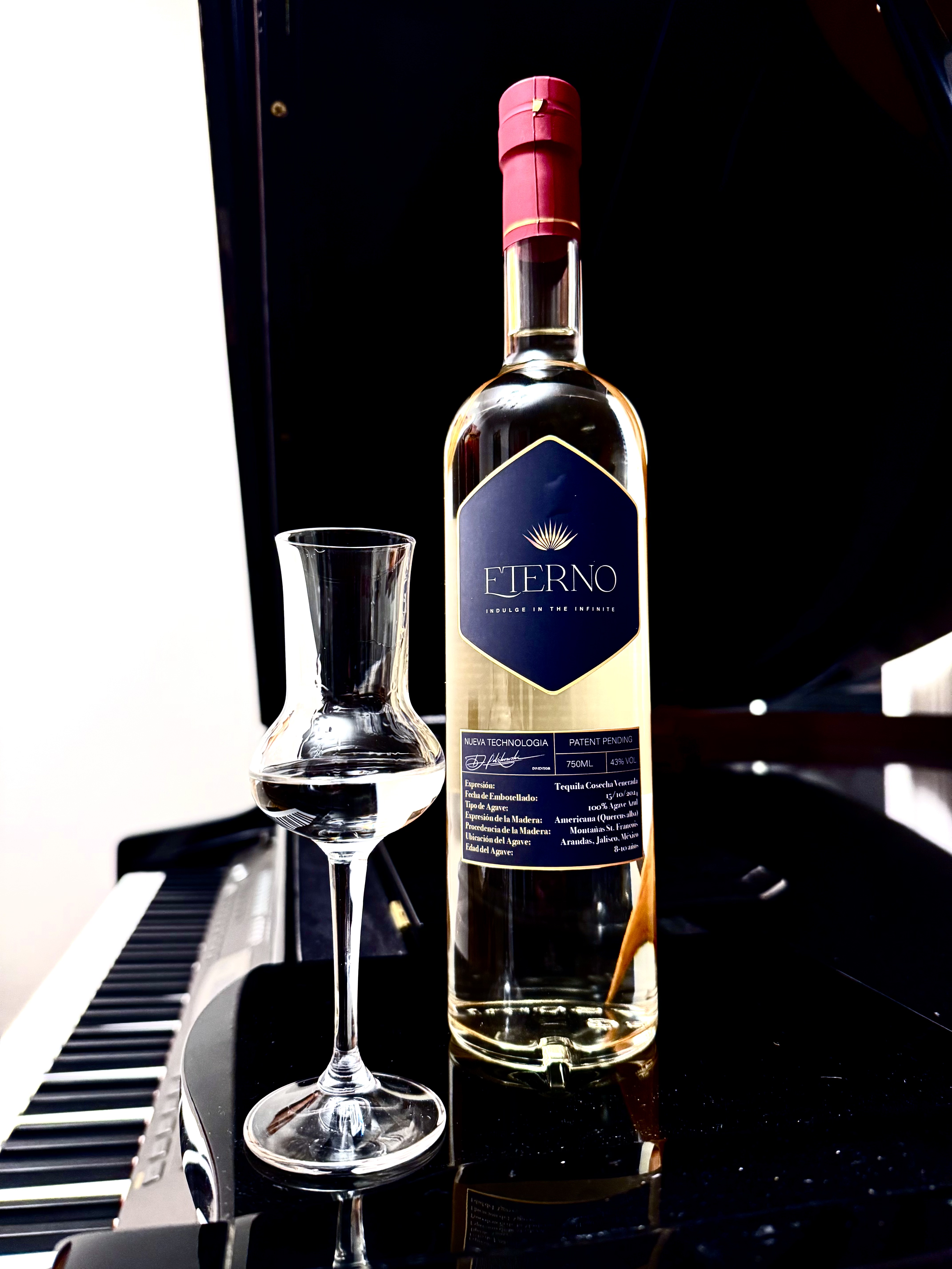 ETERNO RAÍZ Tequila Detail